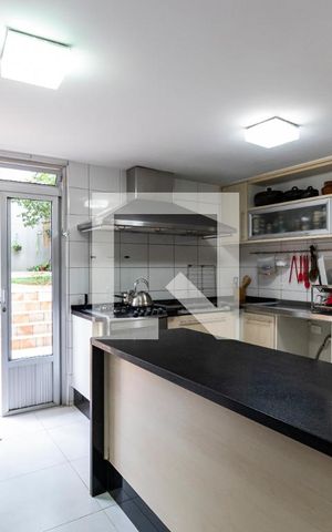 Casa à venda com 348m², 4 quartos e 3 vagasCozinha