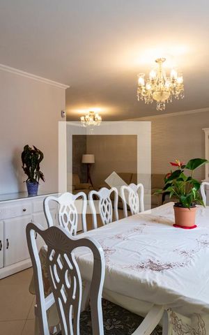 Casa à venda com 348m², 4 quartos e 3 vagasSala