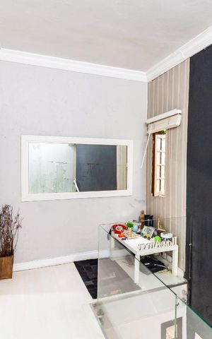 Casa à venda com 125m², 3 quartos e 2 vagas Casa à venda com 125m², 3 quartos e 2 vagasHall