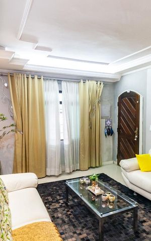 Casa à venda com 125m², 3 quartos e 2 vagas Casa à venda com 125m², 3 quartos e 2 vagasSala