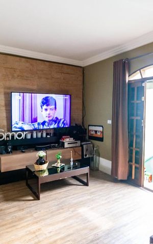 Casa à venda com 125m², 3 quartos e 2 vagas Casa à venda com 125m², 3 quartos e 2 vagasSala de TV