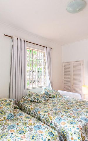 Casa à venda com 800m², 4 quartos e 4 vagas Casa à venda com 800m², 4 quartos e 4 vagasQuarto 1