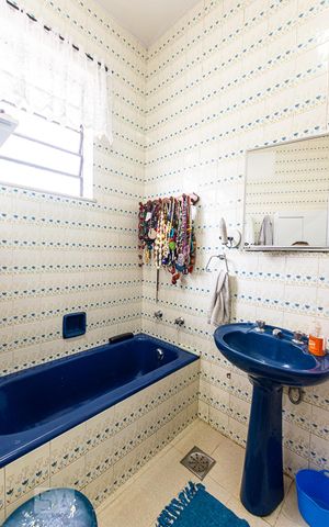 Casa à venda com 800m², 4 quartos e 4 vagas Casa à venda com 800m², 4 quartos e 4 vagasBanheiro