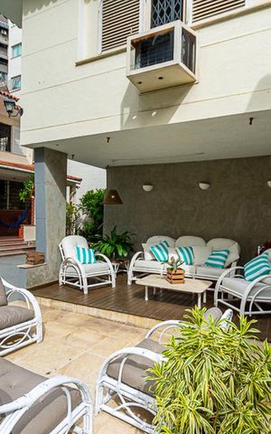 Casa à venda com 800m², 4 quartos e 4 vagas Casa à venda com 800m², 4 quartos e 4 vagasÁrea comum - Piscina