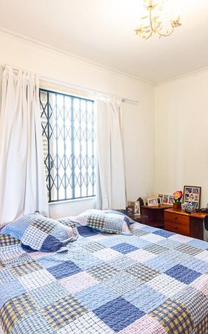 Casa à venda com 800m², 4 quartos e 4 vagas Casa à venda com 800m², 4 quartos e 4 vagasQuarto 2