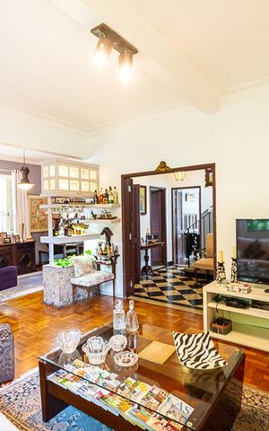 Casa à venda com 800m², 4 quartos e 4 vagas Casa à venda com 800m², 4 quartos e 4 vagasSala