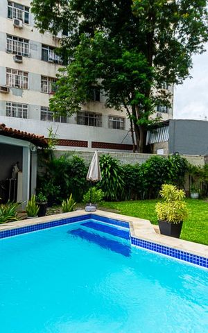 Casa à venda com 800m², 4 quartos e 4 vagas Casa à venda com 800m², 4 quartos e 4 vagasÁrea comum - Piscina