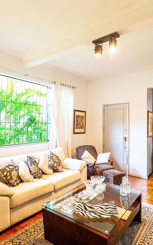 Casa à venda com 800m², 4 quartos e 4 vagas Casa à venda com 800m², 4 quartos e 4 vagasSala