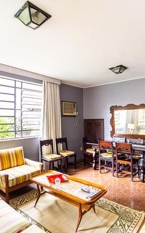 Casa à venda com 800m², 4 quartos e 4 vagas Casa à venda com 800m², 4 quartos e 4 vagascopa