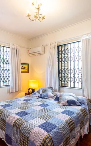 Casa à venda com 800m², 4 quartos e 4 vagas Casa à venda com 800m², 4 quartos e 4 vagasQuarto 2