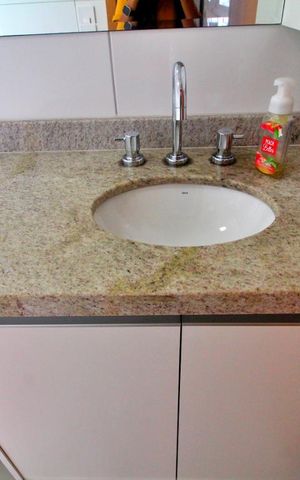 Apartamento à venda com 83m², 2 quartos e 2 vagasBanheiro da Suíte 2