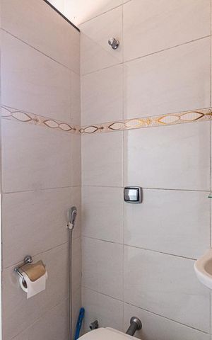 Casa à venda com 700m², 13 quartos e 3 vagas Casa à venda com 700m², 13 quartos e 3 vagasBanheiro