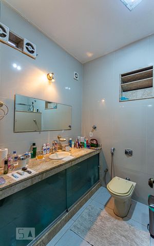 Casa à venda com 700m², 13 quartos e 3 vagas Casa à venda com 700m², 13 quartos e 3 vagasBanheiro