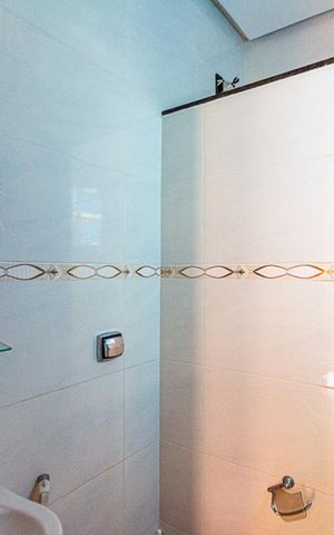 Casa à venda com 700m², 13 quartos e 3 vagas Casa à venda com 700m², 13 quartos e 3 vagasBanheiro