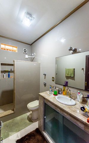 Casa à venda com 700m², 13 quartos e 3 vagas Casa à venda com 700m², 13 quartos e 3 vagasBanheiro