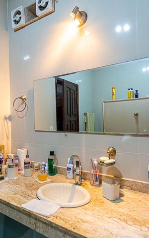 Casa à venda com 700m², 13 quartos e 3 vagas Casa à venda com 700m², 13 quartos e 3 vagasBanheiro