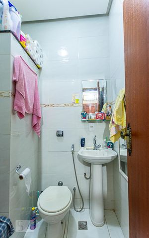 Casa à venda com 700m², 13 quartos e 3 vagas Casa à venda com 700m², 13 quartos e 3 vagasBanheiro