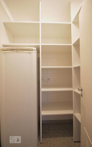 Apartamento à venda com 370m², 4 quartos e 5 vagasDespensa