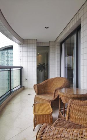 Apartamento à venda com 370m², 4 quartos e 5 vagasVaranda