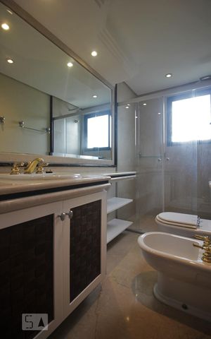 Apartamento à venda com 370m², 4 quartos e 5 vagasBanheiro 1 da suíte 1