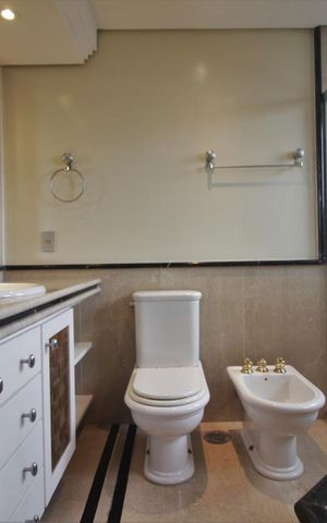 Apartamento à venda com 370m², 4 quartos e 5 vagasBanheiro 2 da suíte 1