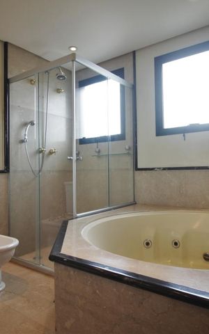 Apartamento à venda com 370m², 4 quartos e 5 vagasBanheiro 2 da suíte 1