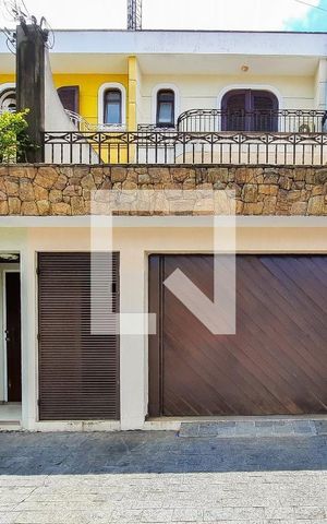 Casa à venda com 250m², 3 quartos e 4 vagasFachada