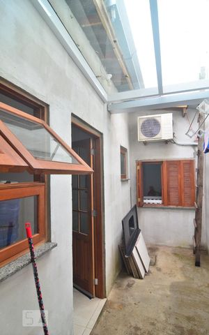 Casa à venda com 260m², 3 quartos e 4 vagasÁrea de serviço