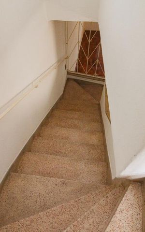 Casa à venda com 110m², 3 quartos e 1 vagaescada acesso sala
