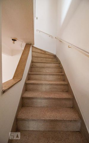 Casa à venda com 110m², 3 quartos e 1 vagaescada acesso sala
