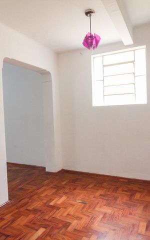 Casa à venda com 110m², 3 quartos e 1 vagasala