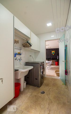 Casa à venda com 283m², 3 quartos e 4 vagas Casa à venda com 283m², 3 quartos e 4 vagasLavanderia