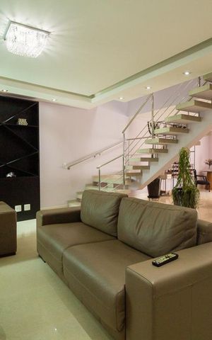 Casa à venda com 283m², 3 quartos e 4 vagas Casa à venda com 283m², 3 quartos e 4 vagasSala