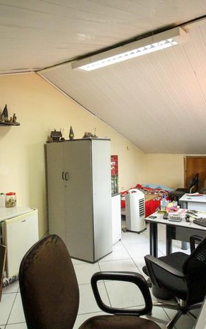 Casa à venda com 280m², 4 quartos e 5 vagasMezanino - Escritório