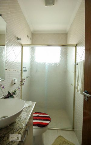 Casa à venda com 280m², 4 quartos e 5 vagasBanheiro