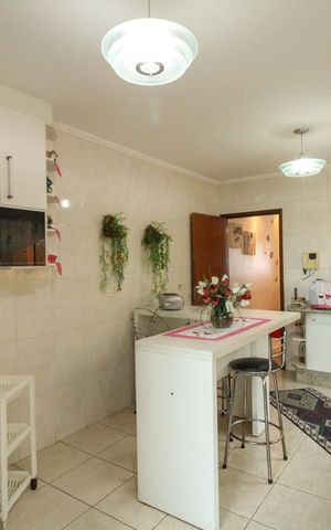 Casa à venda com 280m², 4 quartos e 5 vagasCozinha