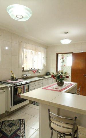 Casa à venda com 280m², 4 quartos e 5 vagasCozinha