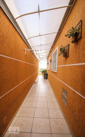 Casa à venda com 280m², 4 quartos e 5 vagasCorredor Externo