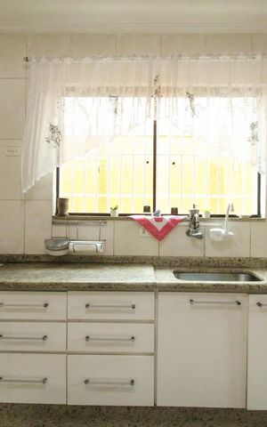 Casa à venda com 280m², 4 quartos e 5 vagasCozinha