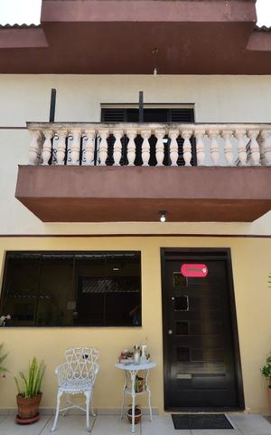 Casa à venda com 450m², 4 quartos e 6 vagasFachada da Casa