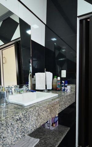 Casa à venda com 450m², 4 quartos e 6 vagasBanheiro da Suíte 4