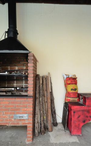 Casa à venda com 450m², 4 quartos e 6 vagasChurrasqueira
