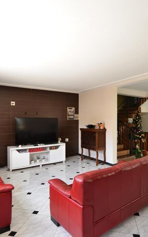 Casa à venda com 450m², 4 quartos e 6 vagasSala