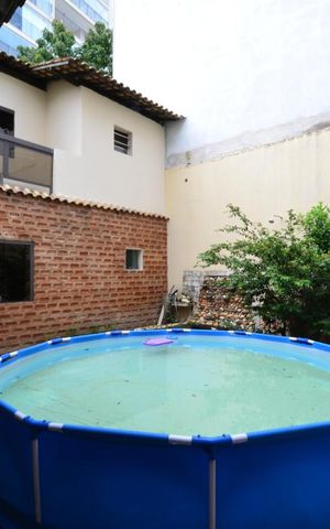 Casa à venda com 450m², 4 quartos e 6 vagasQuintal