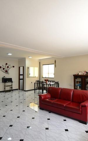 Casa à venda com 450m², 4 quartos e 6 vagasSala
