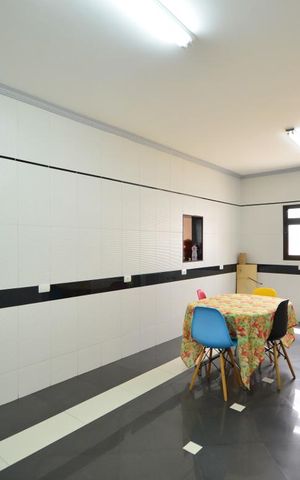 Casa à venda com 450m², 4 quartos e 6 vagasCozinha