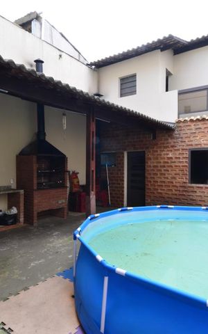 Casa à venda com 450m², 4 quartos e 6 vagasQuintal