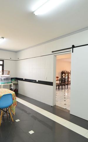 Casa à venda com 450m², 4 quartos e 6 vagasCozinha