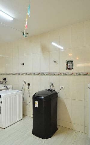 Casa à venda com 450m², 4 quartos e 6 vagasÁrea de Serviço