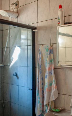 Casa à venda com 227m², 5 quartos e 2 vagas Casa à venda com 227m², 5 quartos e 2 vagasBanheiro 4